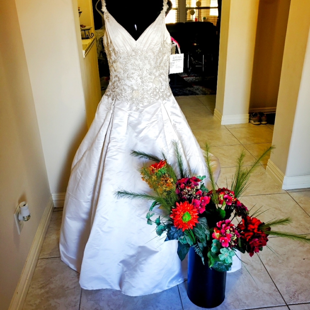 Gorgeous silk white wedding dress SELLING AS IS